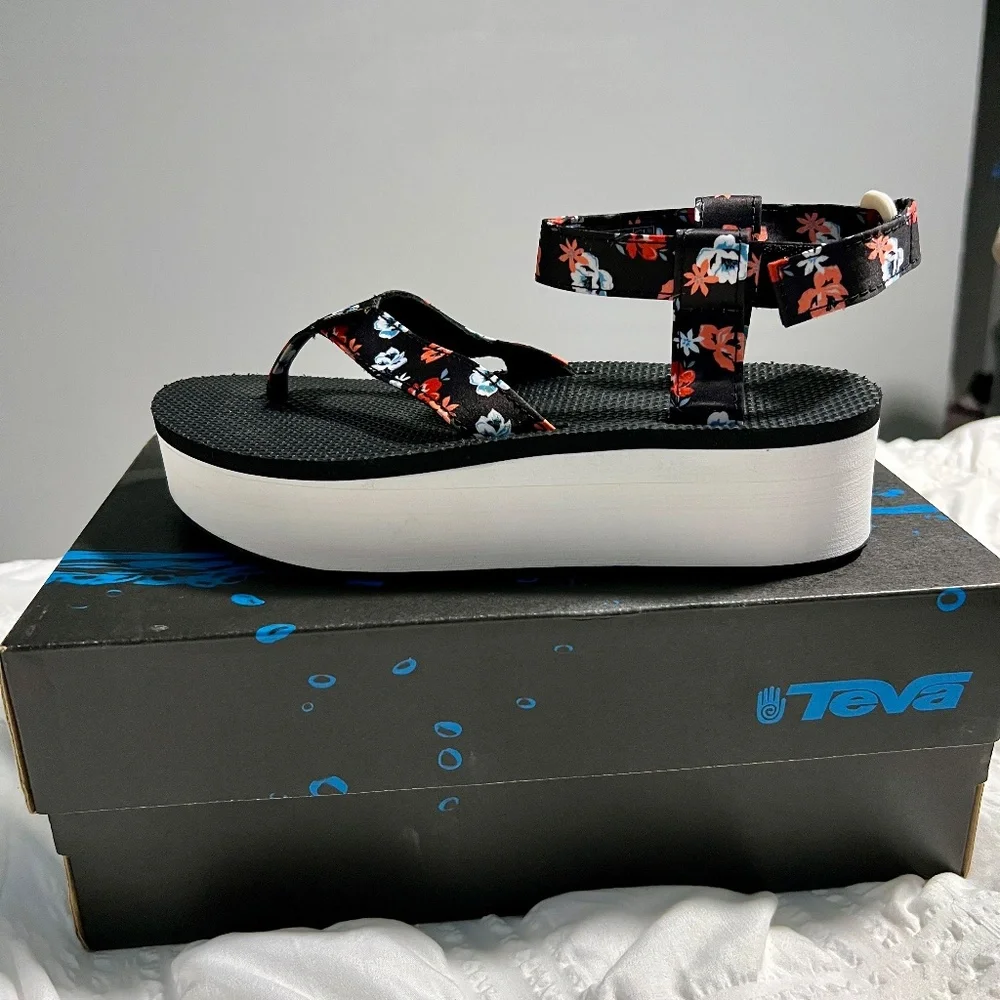 New Teva Black Floral Platform Sandals - Picture 2 of 8